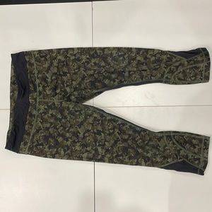 Lululemon army green and black shirt leggings great condition